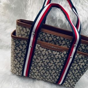 NWOT Tommy Hilfiger purse